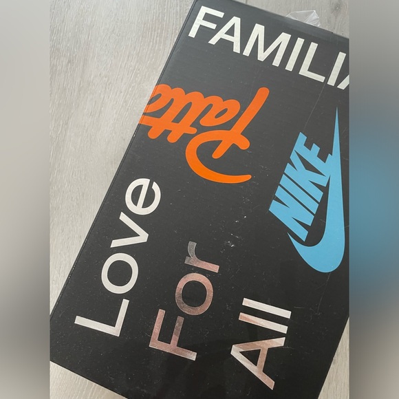 Nike Air Max Patta x Monarch - Picture 2 of 4